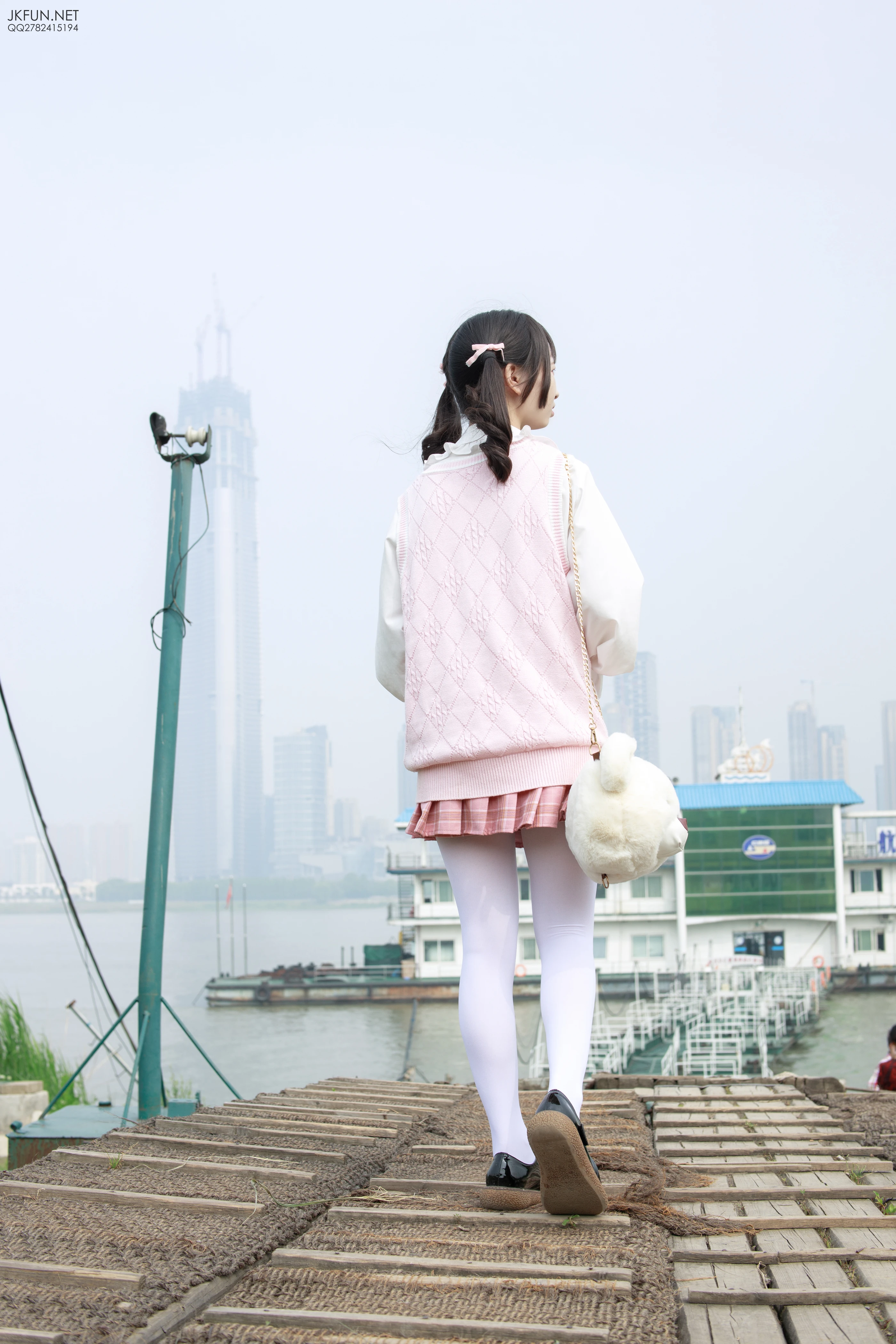 森萝财团 [JKFUN-007] 默陌 80D白丝 [126P 1V]插图3